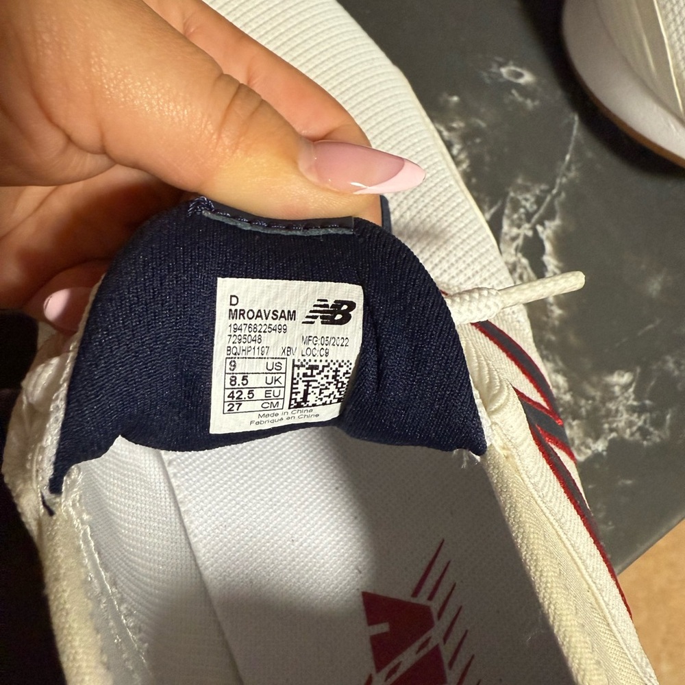 New Balance - Picture 3 of 5